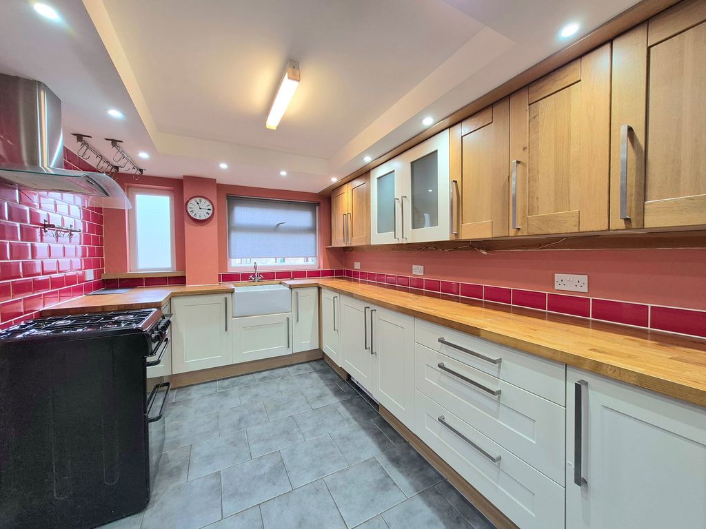 Property photo 3 of 25