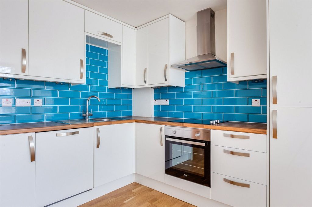 Property photo 2 of 10 Photo 02