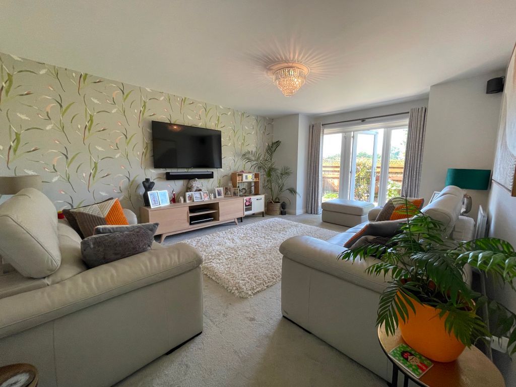 Property photo 2 of 33