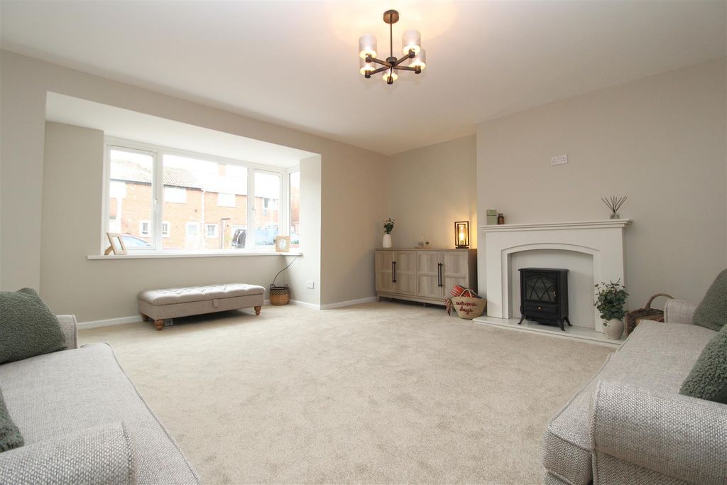 Property photo 3 of 14 Living Room