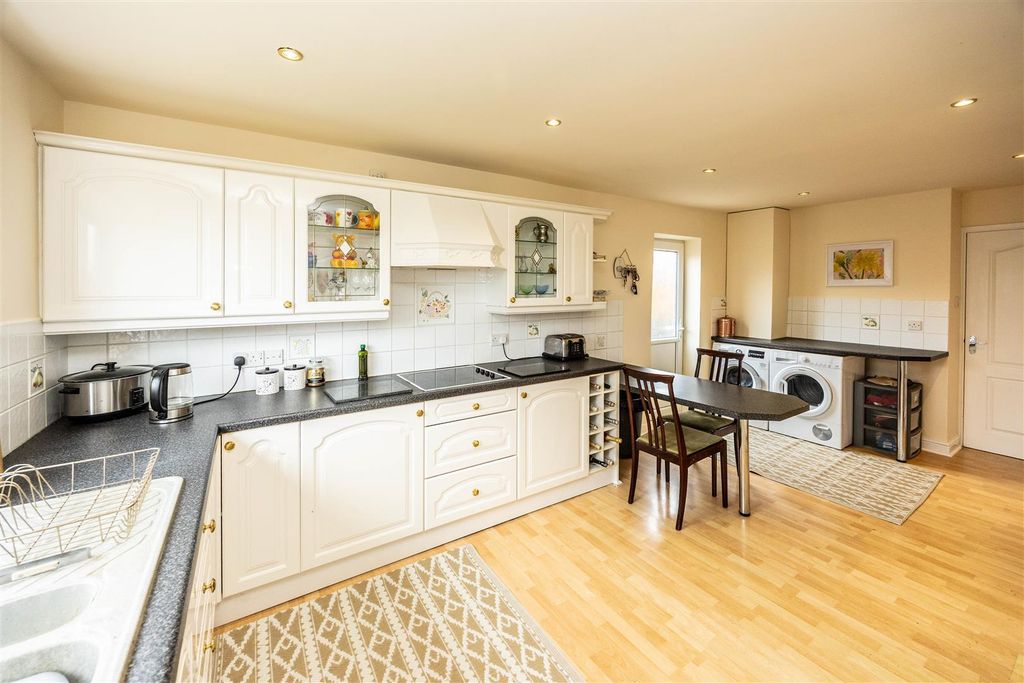 Property photo 3 of 34 23Aabrig-150725-30.Jpg