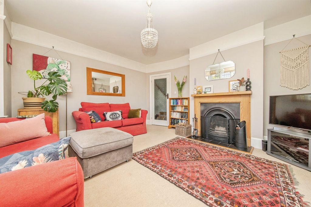 Property photo 2 of 17