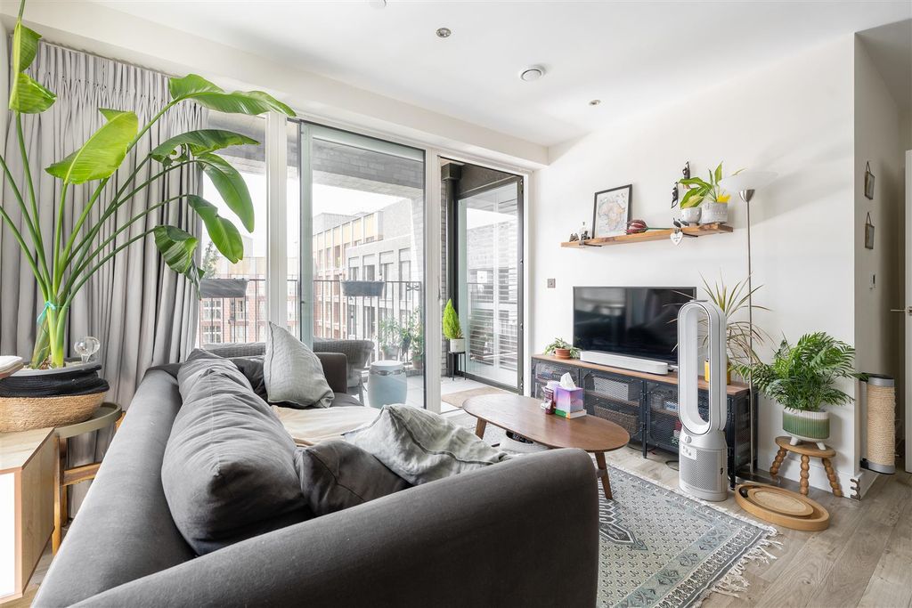 Property photo 1 of 23 Rookwood Way E3