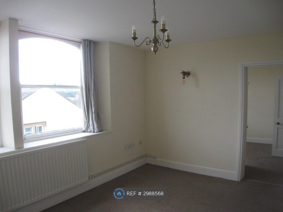 Property photo 3 of 19 Lounge