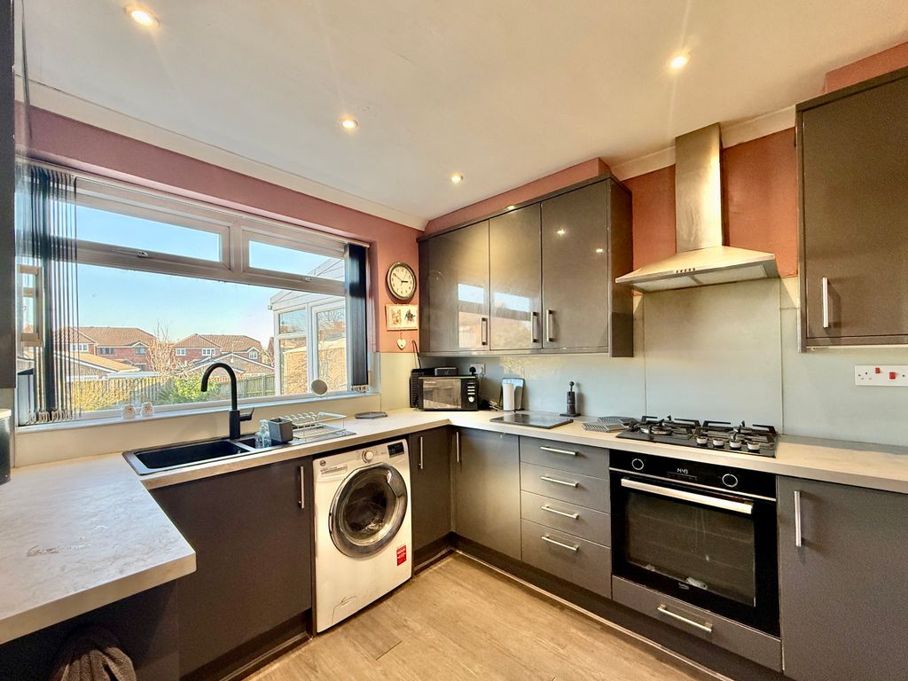 Property photo 2 of 18 Kitchen