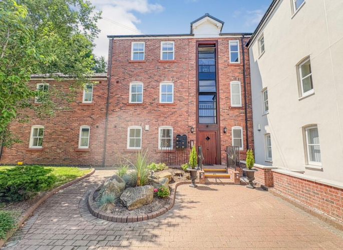 Property photo 1 of 14 Cover