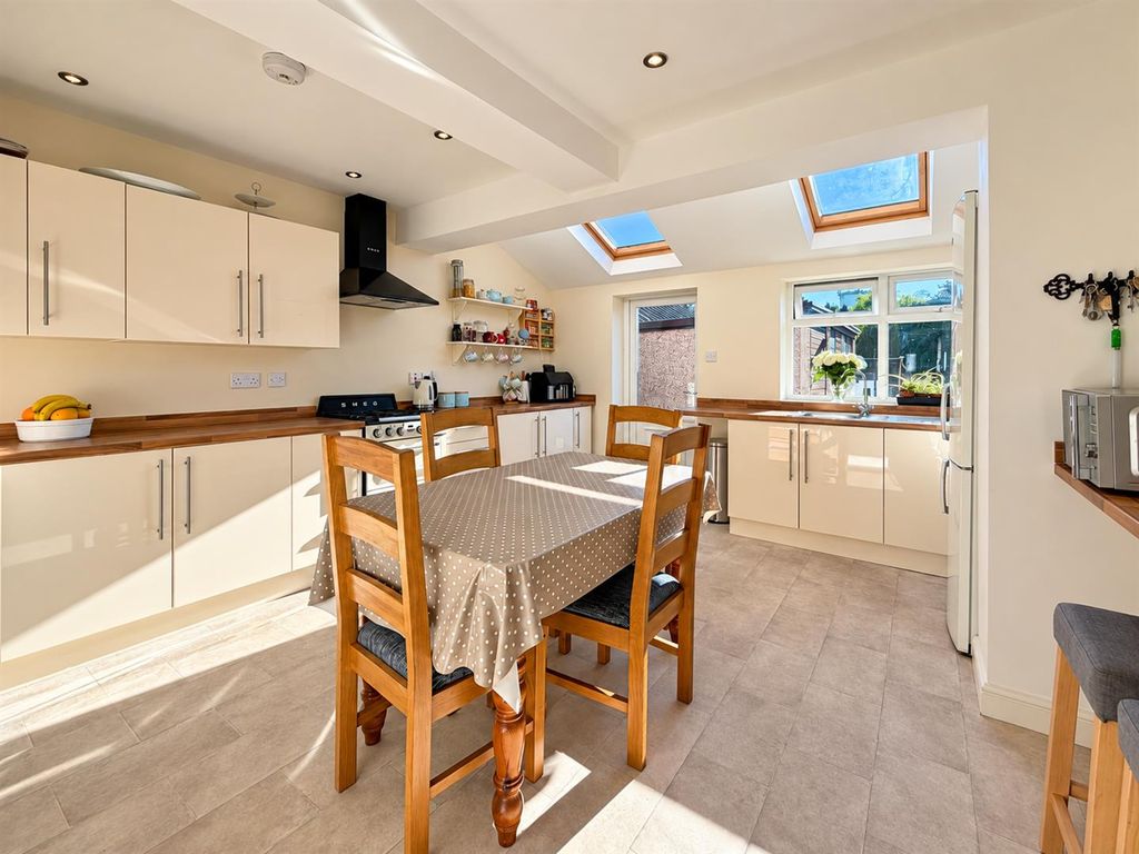 Property photo 3 of 17 4F523004-8c2F-465A-9c5F-905cd7A90380.Png