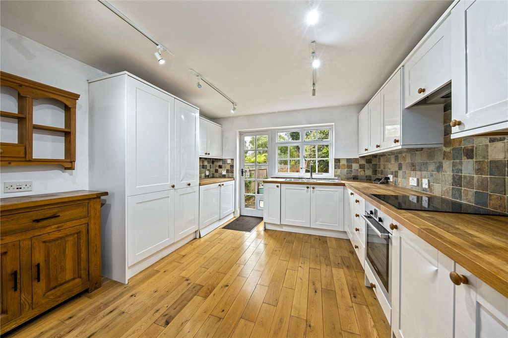 Property photo 3 of 12 Picture No. 11