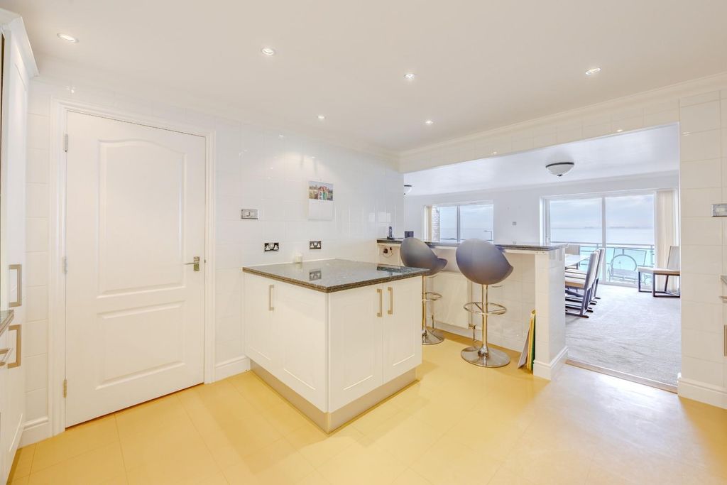 Property photo 2 of 28 Kitchen