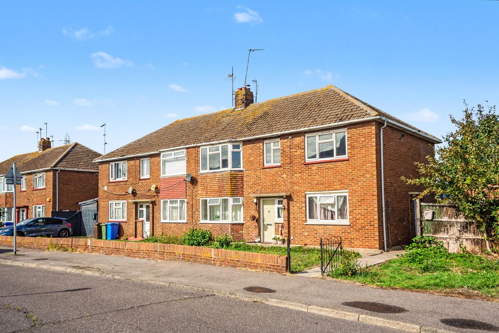 Property photo 1 of 12 Flat 235 St Georges Avenue, Sheerness, Me12 1Et