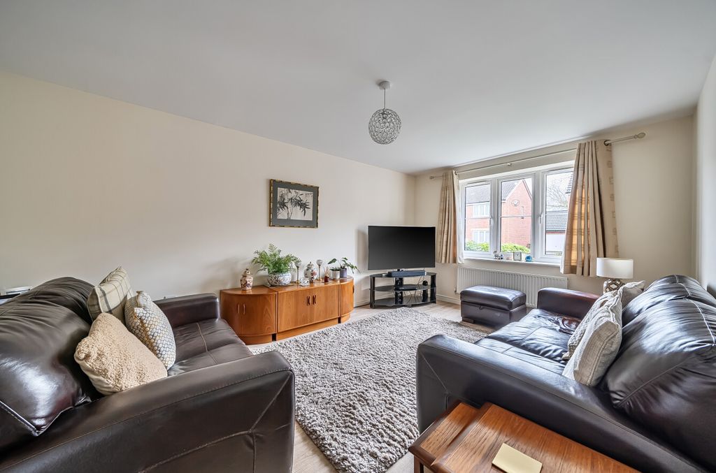 Property photo 3 of 21 1410870-6-698Dd42...