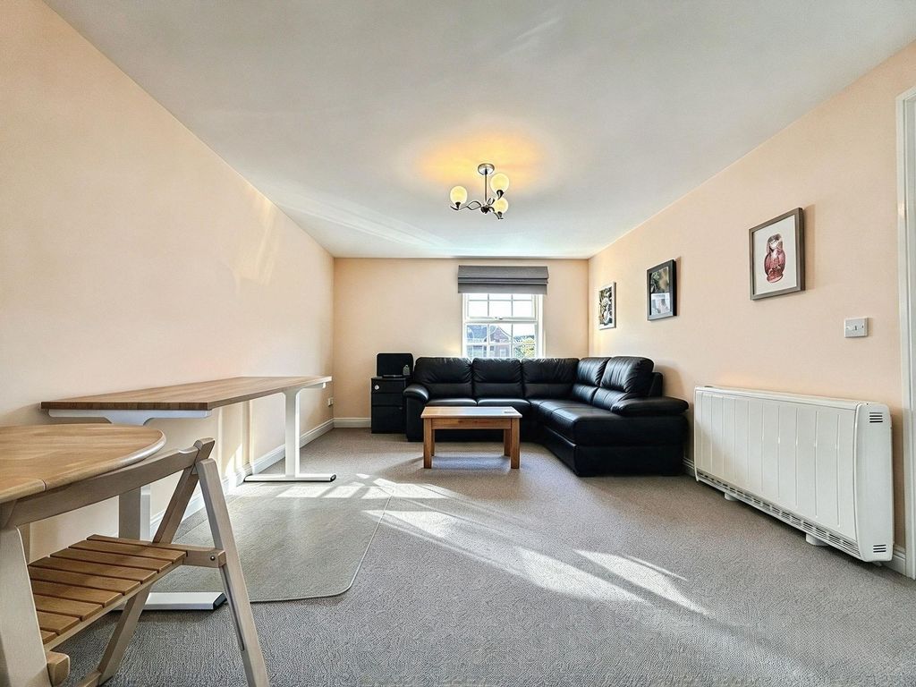Property photo 3 of 10 Living Room/ Diner