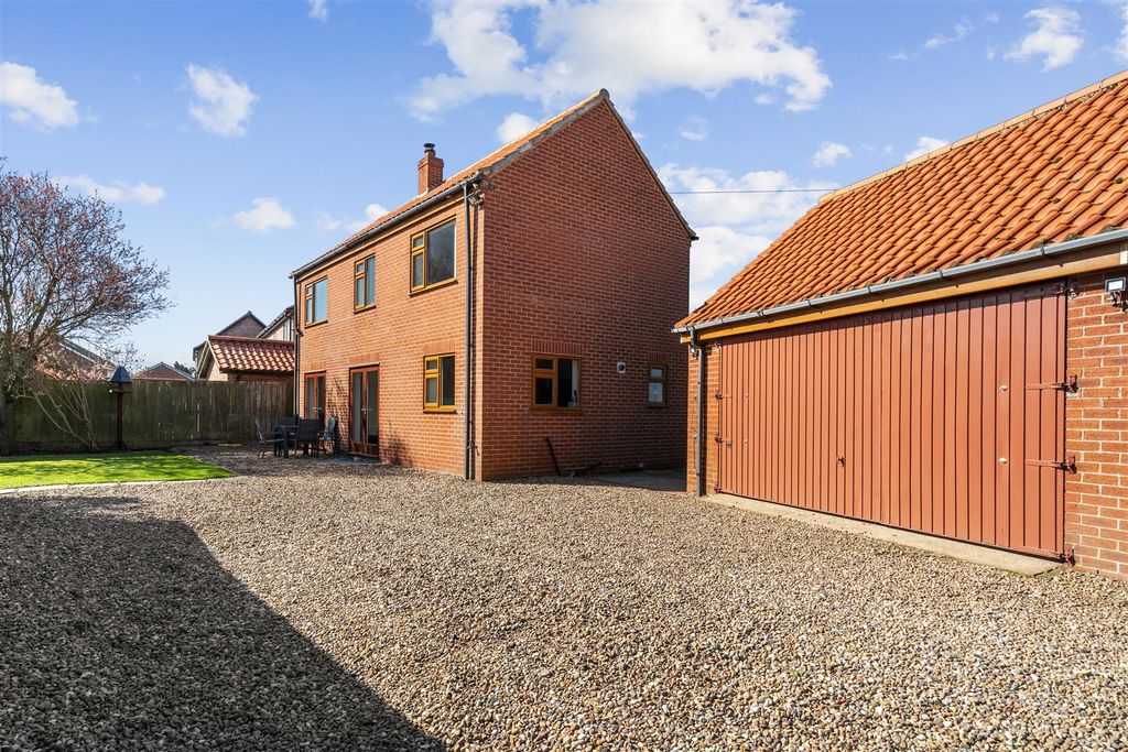 Property photo 2 of 31