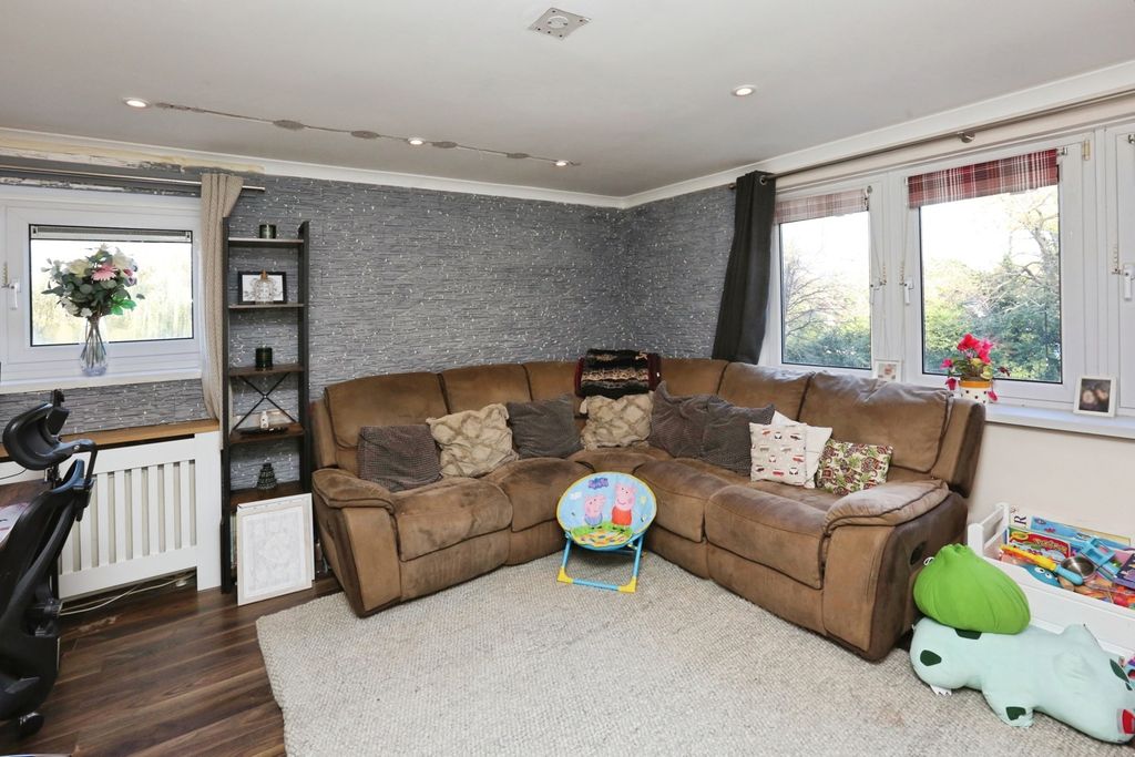 Property photo 2 of 12 Photo