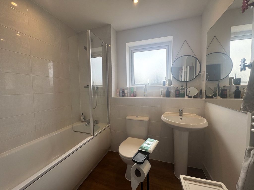 Property photo 3 of 10 Bathroom