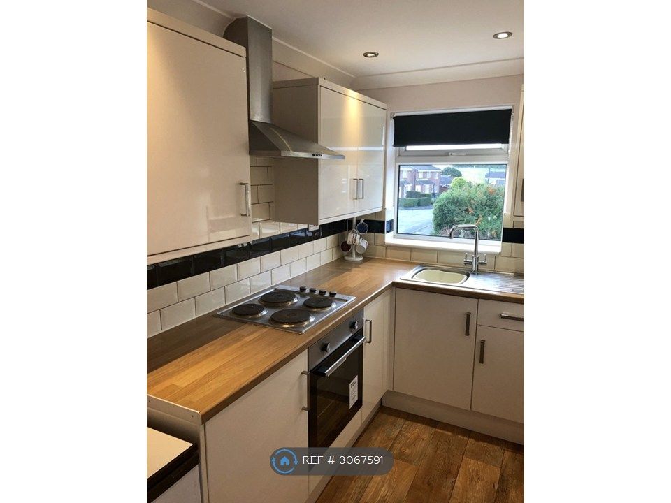 Property photo 1 of 7 Kitchen 2