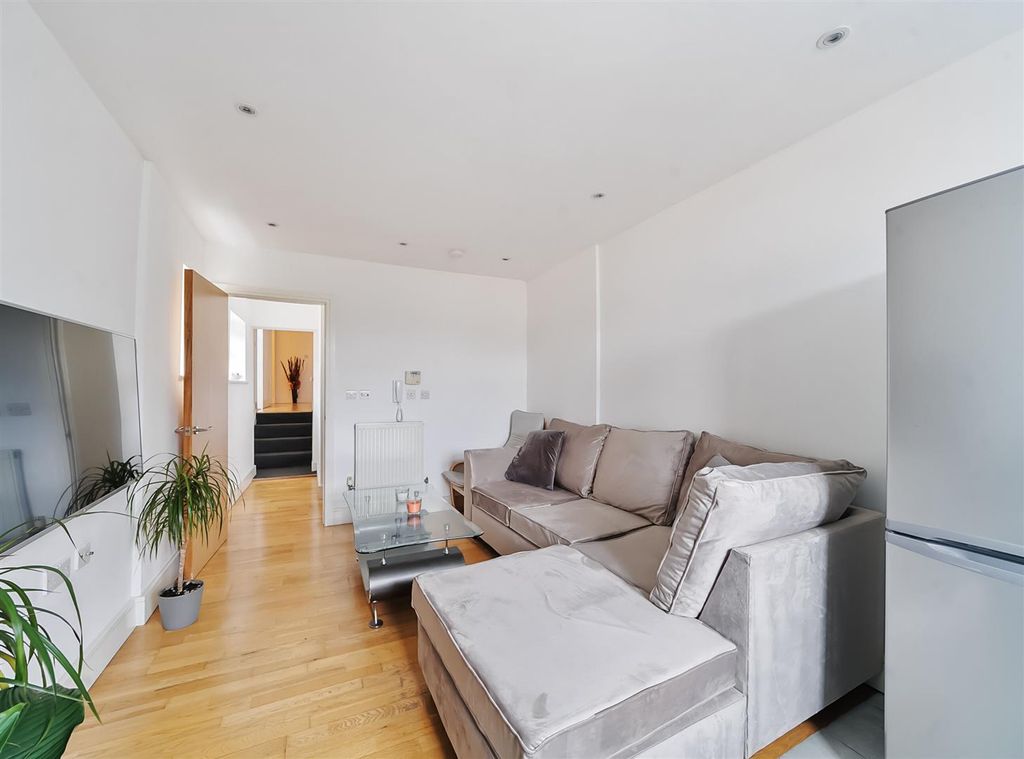 Property photo 2 of 8 19239917 (3).Jpg