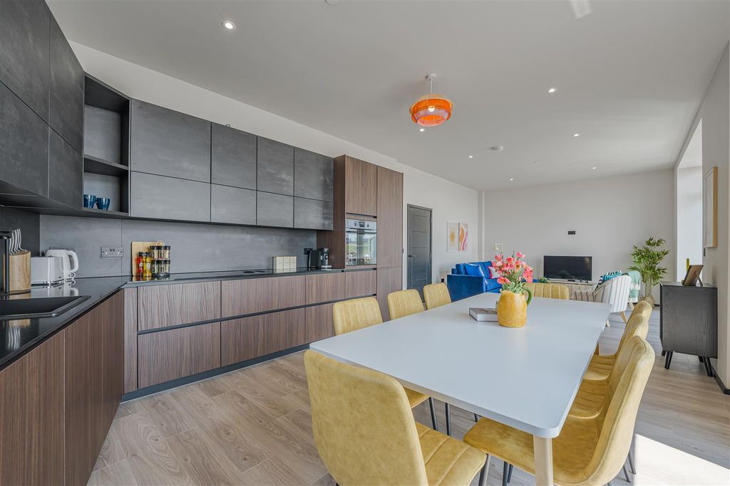 Property photo 3 of 12 A7406452.Jpg