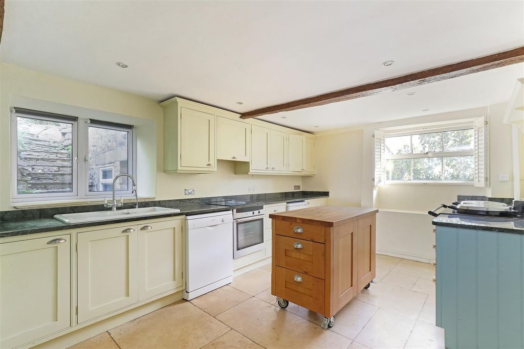 Property photo 3 of 16 Gn Kitchen.Jpg