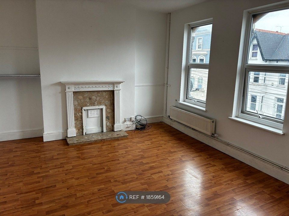 Property photo 1 of 13 Living Room