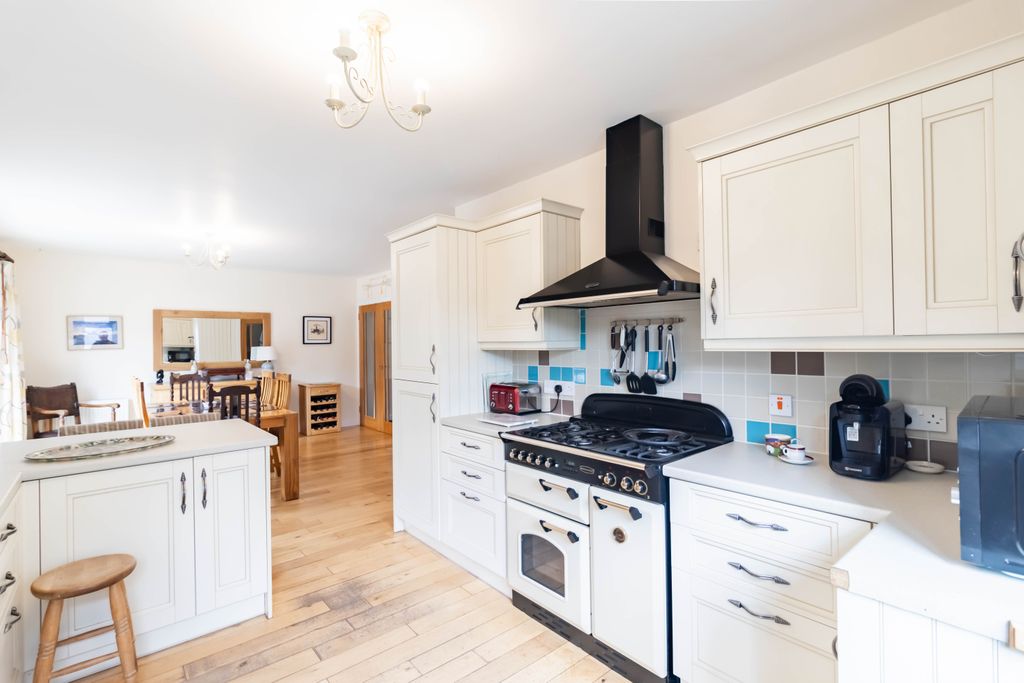 Property photo 3 of 33 Dining Kitchen