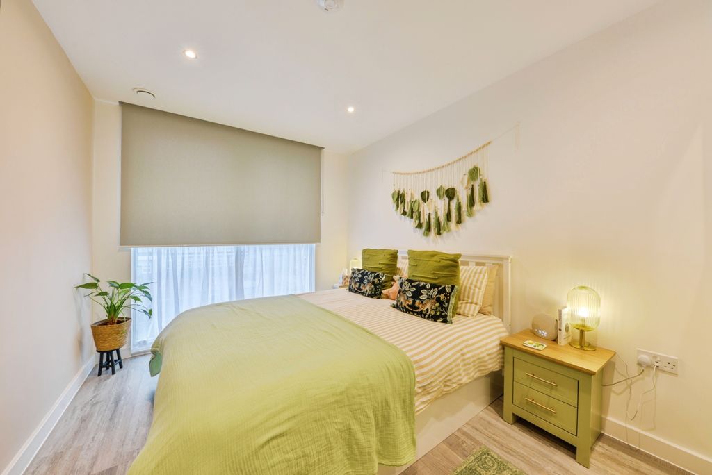 Additional image 10 of 2 bed flat for saleTown Centre, Hatfield AL10