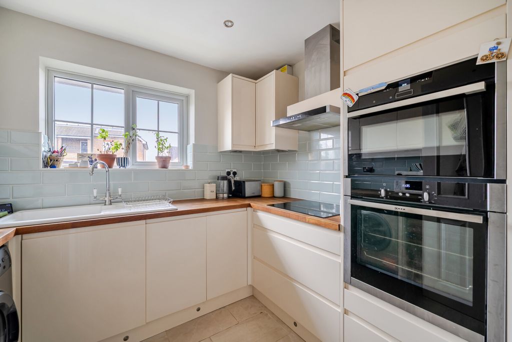 Property photo 3 of 13 Kitchen