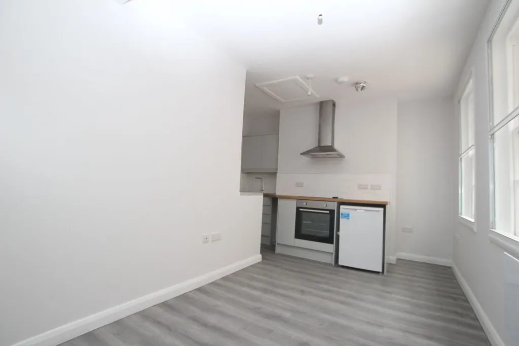 Apartment in Nottingham, Rainbow Quarter, The Meadows - View 3