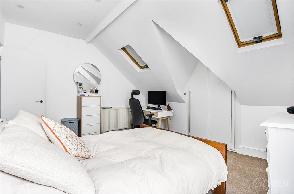 Property photo 3 of 8 Bedroom