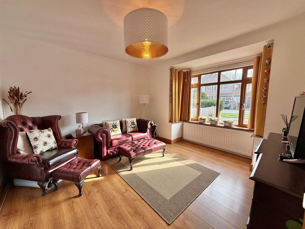 Property photo 3 of 15 Lounge.Jpg