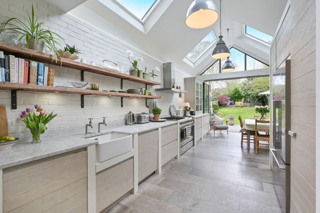 Property photo 3 of 26 Worple Road