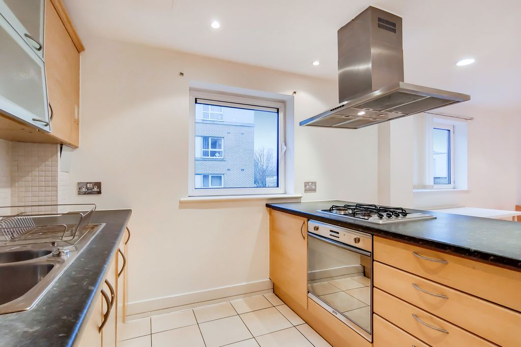 Property photo 2 of 10 Kitchen