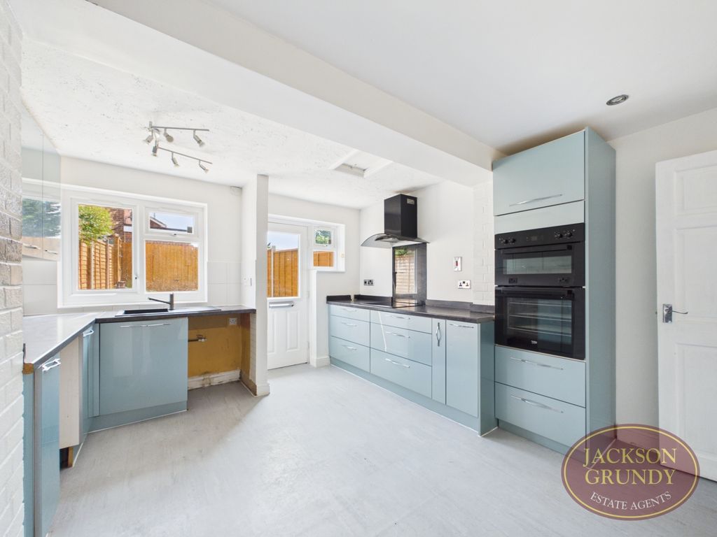 Property photo 3 of 11 Froxhill Walk