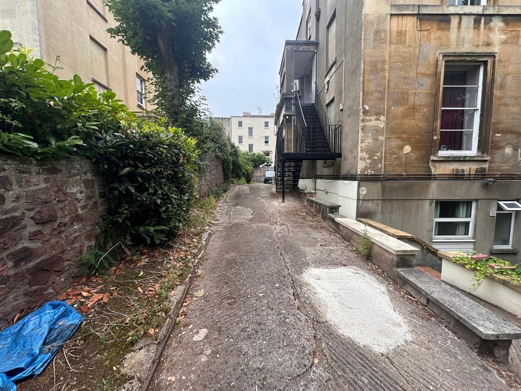 Property photo 3 of 14 Narrow Private Driveway Beside A Period Building W...