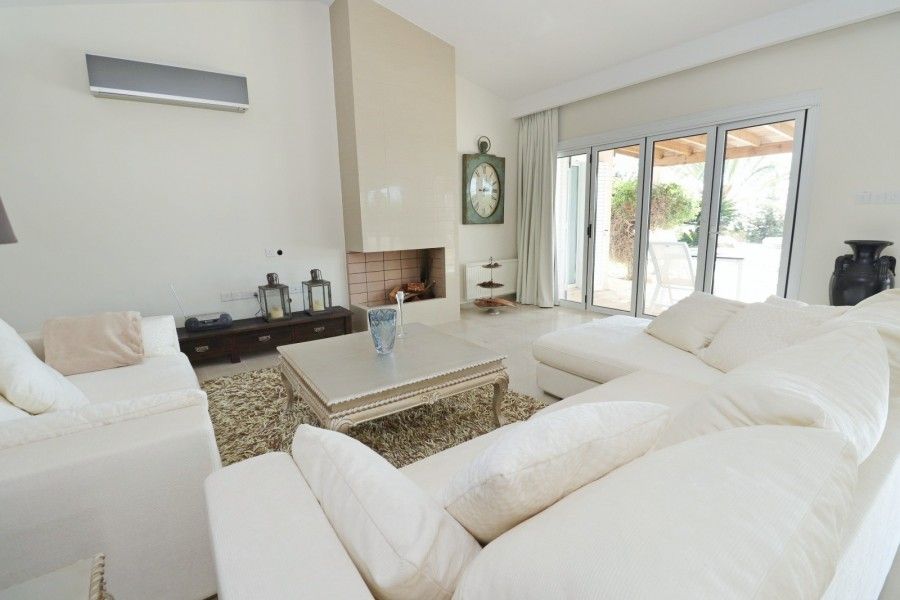 Property photo 3 of 49