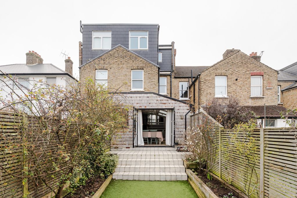 Property photo 2 of 30 A0Op6000006MV05Mag_N34_Webres.Jpg