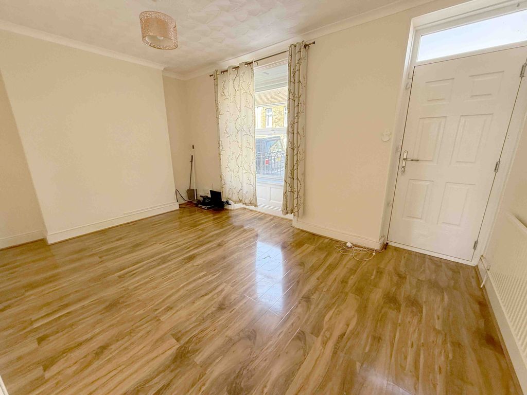 Property photo 2 of 8 Gallery