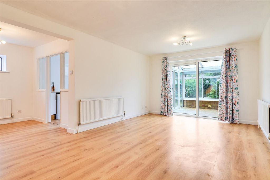Property photo 2 of 16 Living / Dining Room