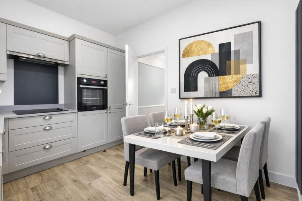 Property photo 3 of 8 Kitchen