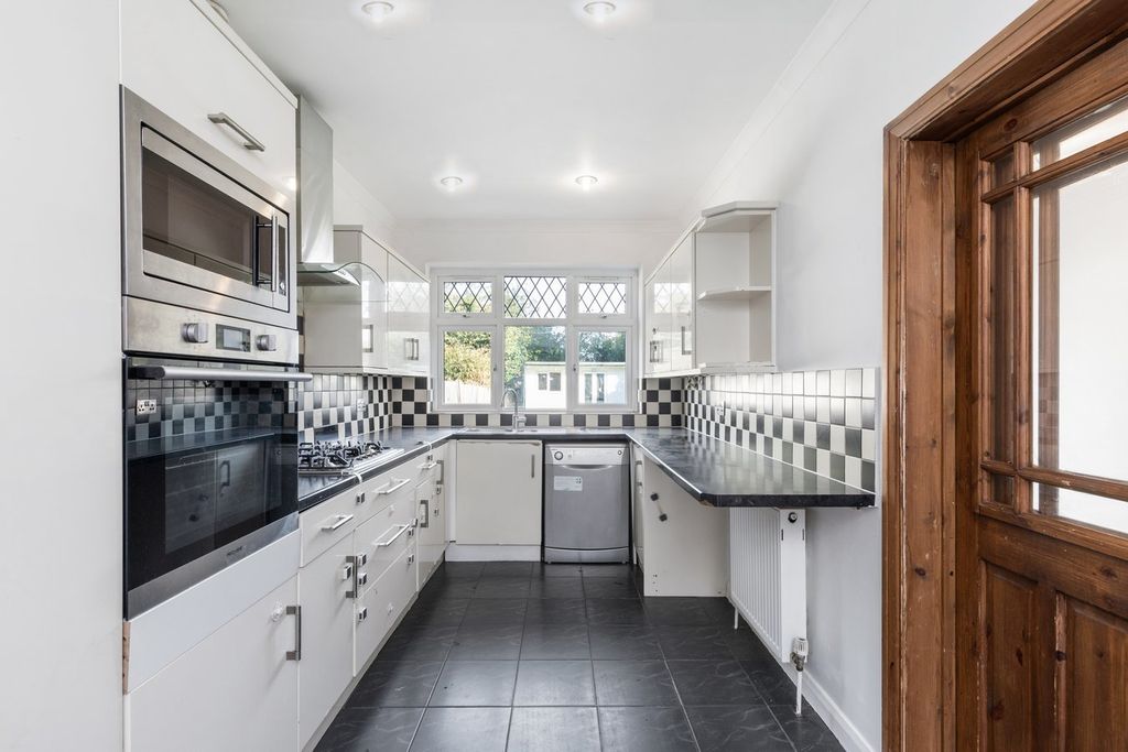 Property photo 2 of 23