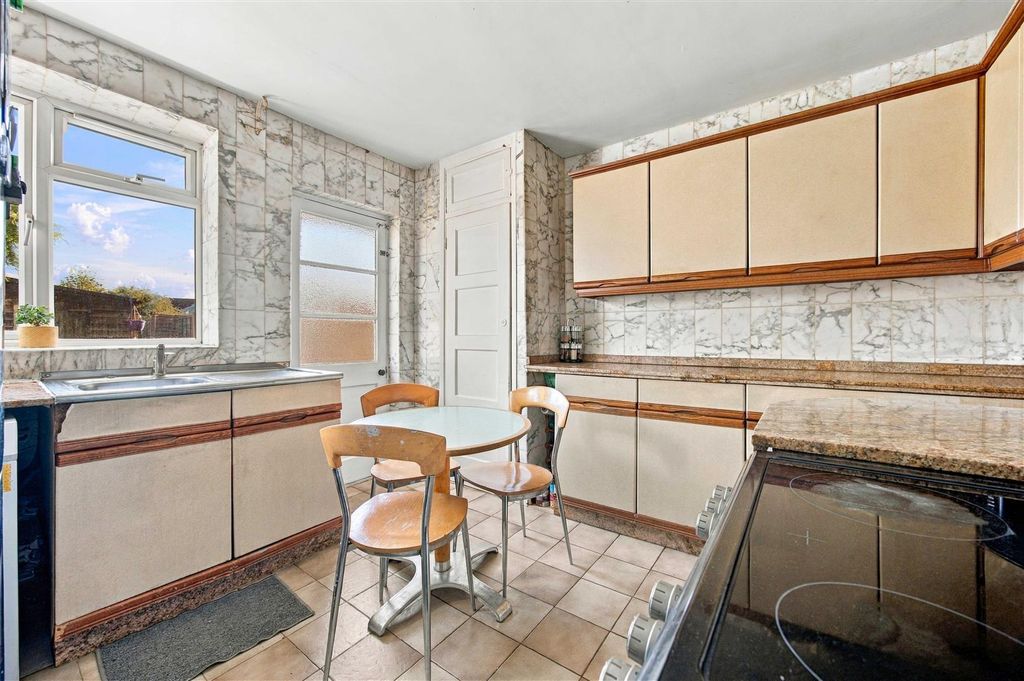Property photo 2 of 14 Kitchen