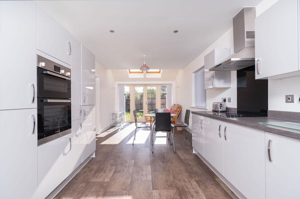 Property photo 2 of 18 Kitchen/ Diner