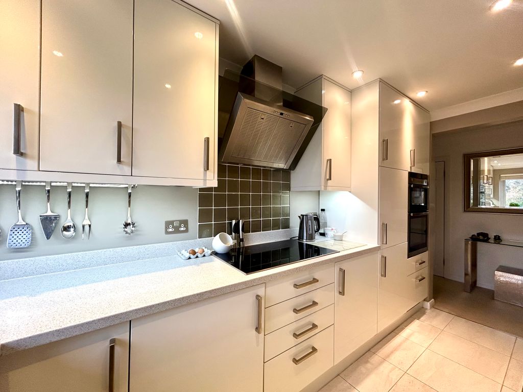 Property photo 2 of 30 Image00019