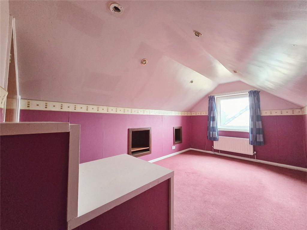 Property photo 2 of 14 Loft Room