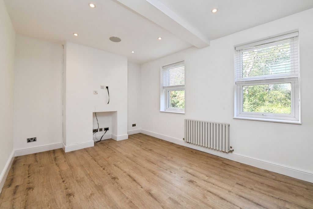 Property photo 3 of 15 Internal