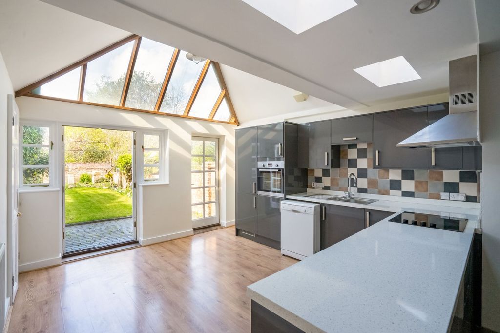 Property photo 2 of 14 Picture No. 13