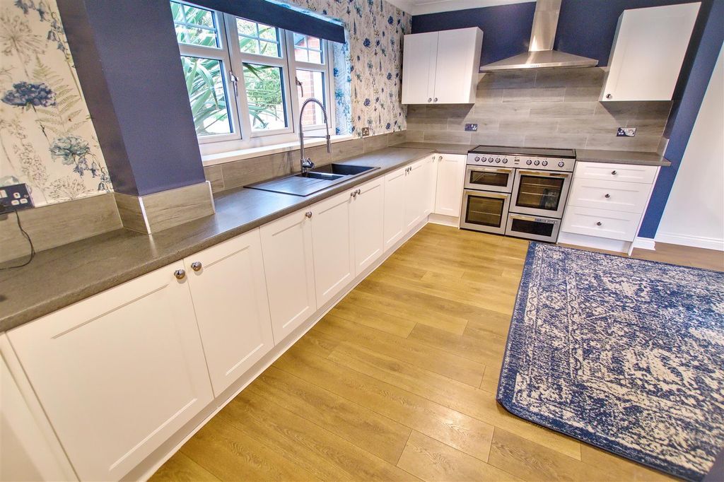 Property photo 3 of 21 Kitchen (1).Jpg