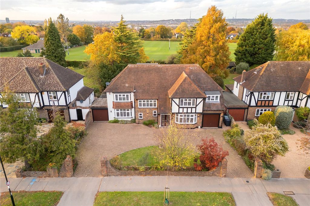 Property photo 1 of 39 Picture No. 03