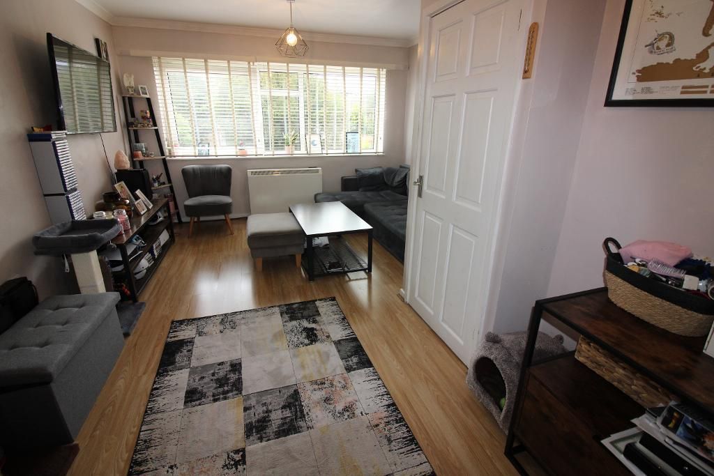 Property photo 3 of 9 Lounge