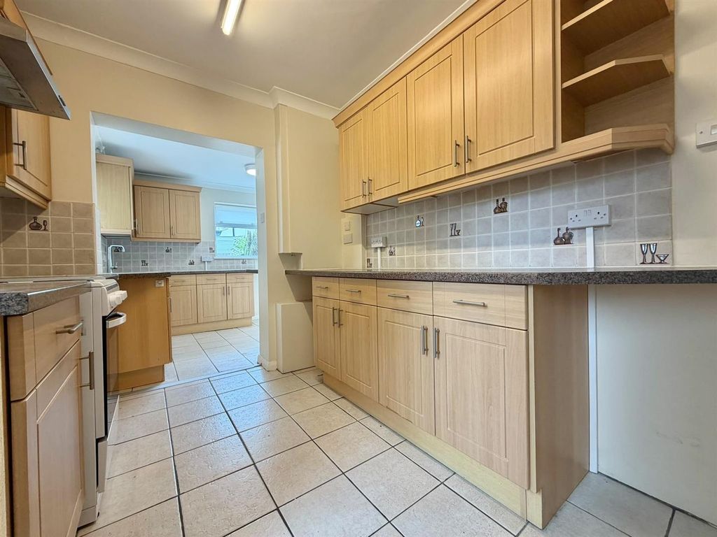 Property photo 2 of 10 Kitchen